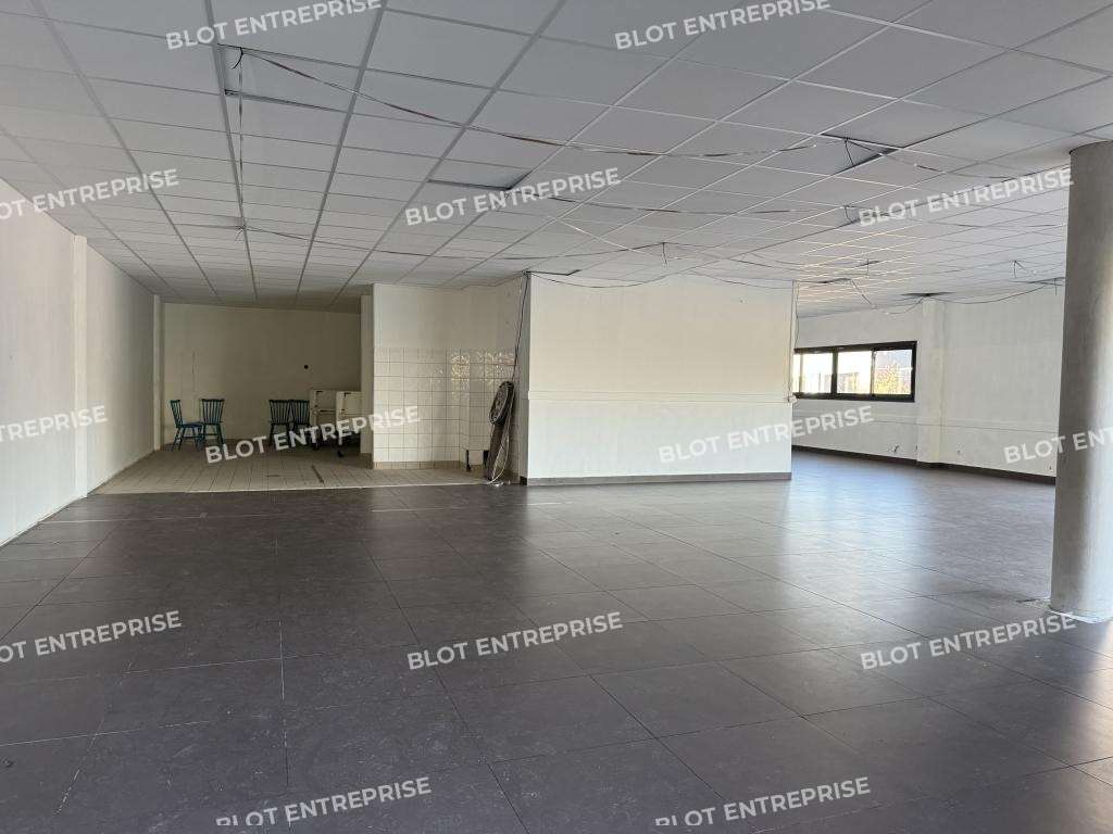 A louer local professionnel 152m² Vannes Plescop