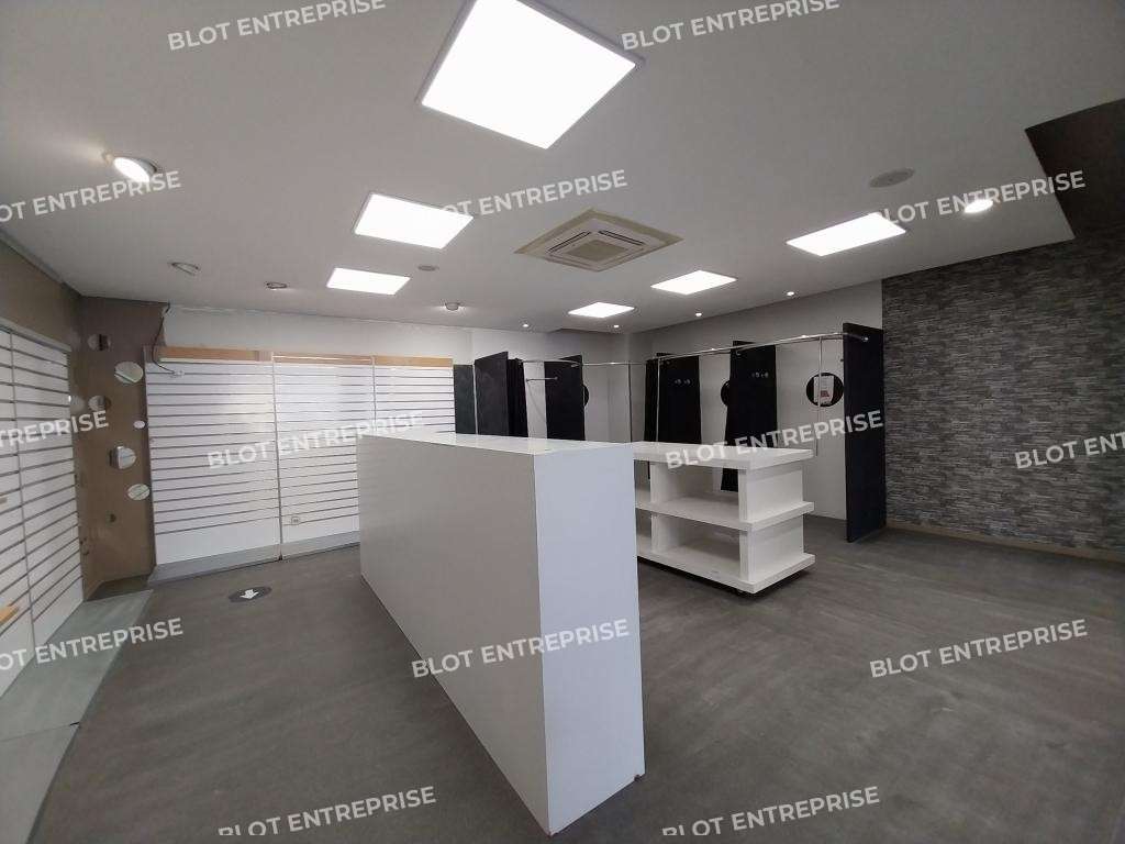 A louer local commercial 84m² à Dinan centre