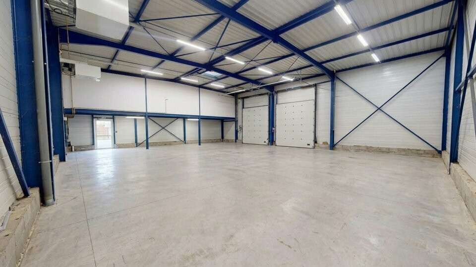 A louer local d'activité 483m² et bureaux à Gleizé