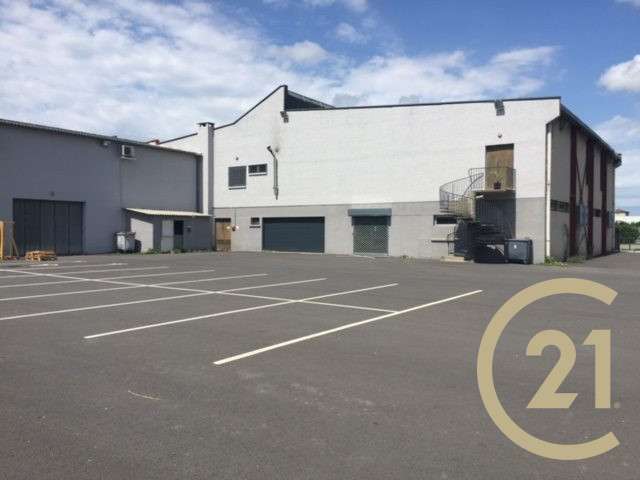 A louer local de 700m² avec parking za Puygouzon