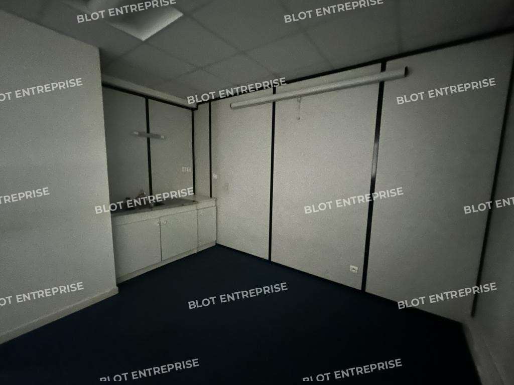 A louer bureaux 233m² belle visibilité à Nantes