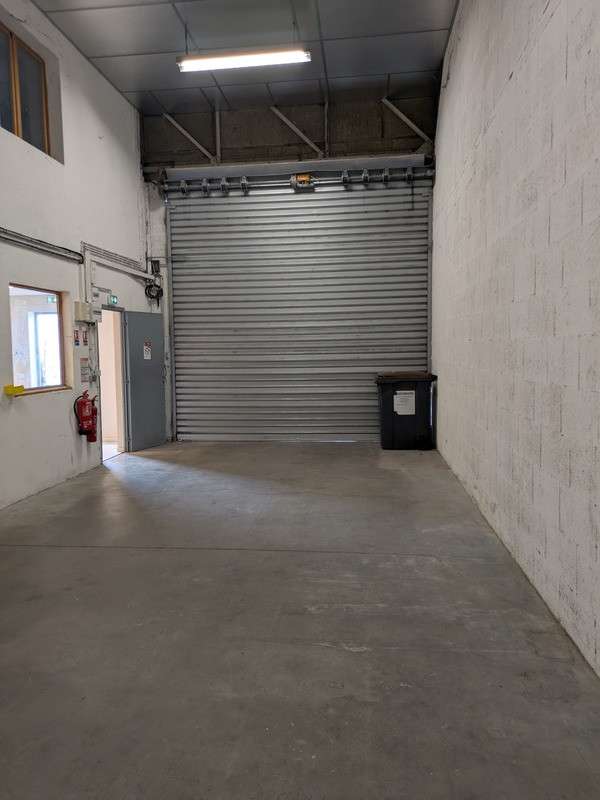 Local d'activité 125m² à louer en za Chambéry (73)