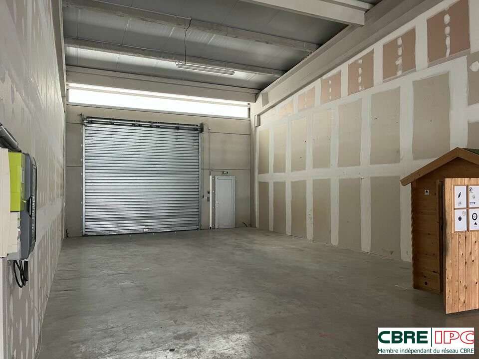 Loue local d'activité 212m² + parking à Lahonce