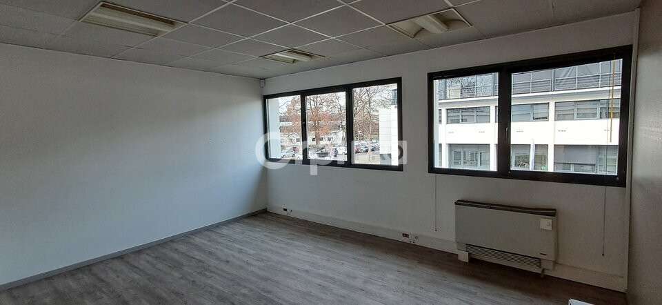 Location bureaux 28m² Pau proche cité multimédia