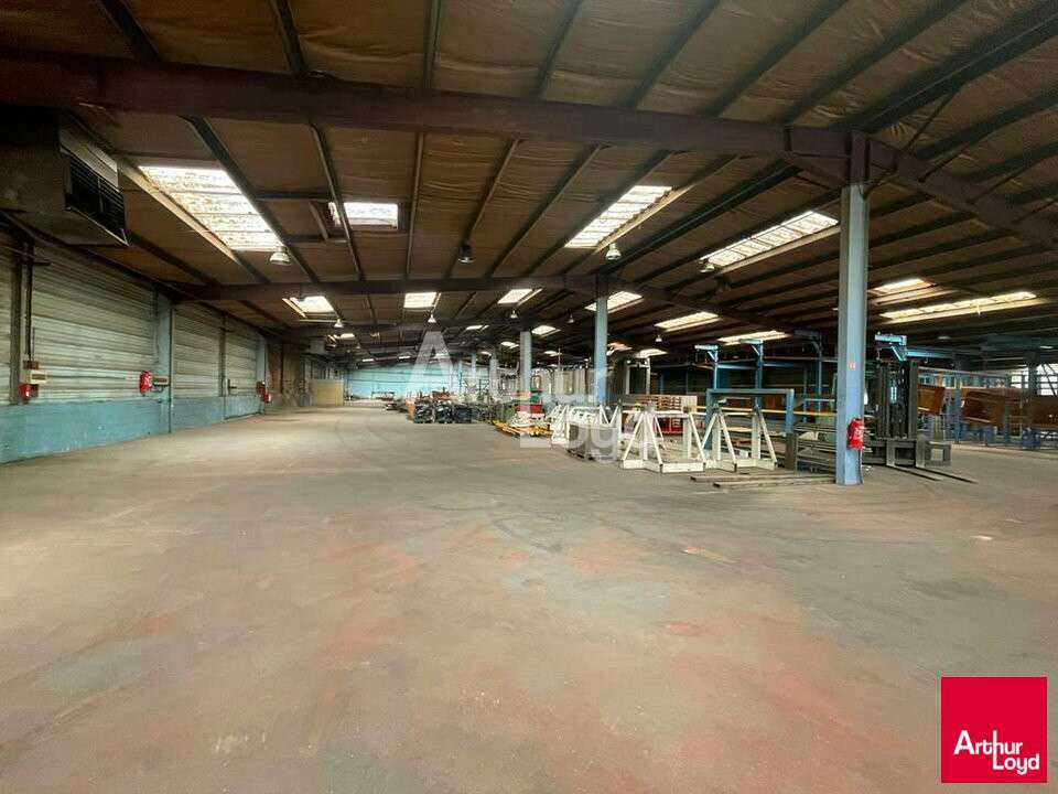 Vente local industriel 4380m² sur 1ha à Romorantin