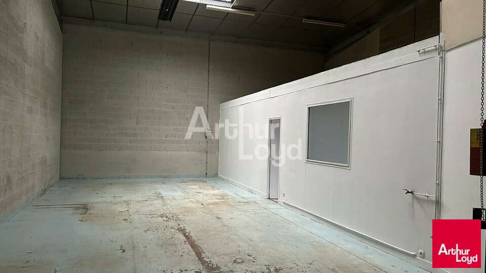 Local d'activité 130m² à louer à Blois 