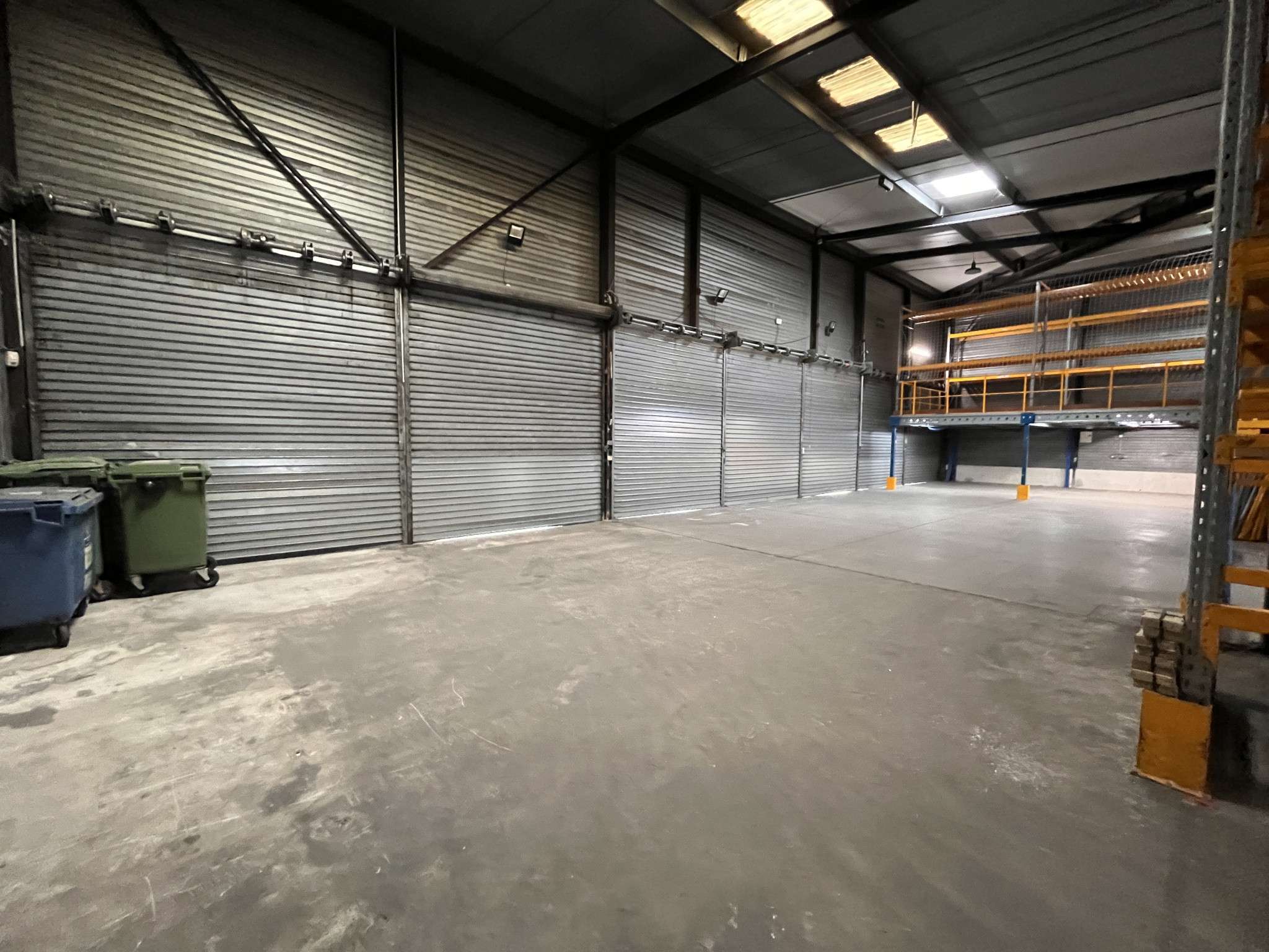 A louer entrepôt 1765m² en ZA à La Farlède