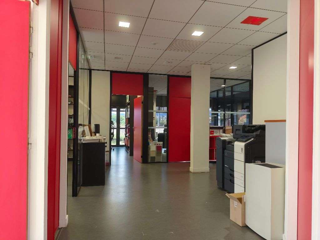 Loue bureaux de 137m² à Clermont-Ferrand le Brezet