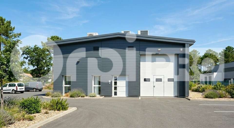 Entrepôt 180m² à louer à Angresse 