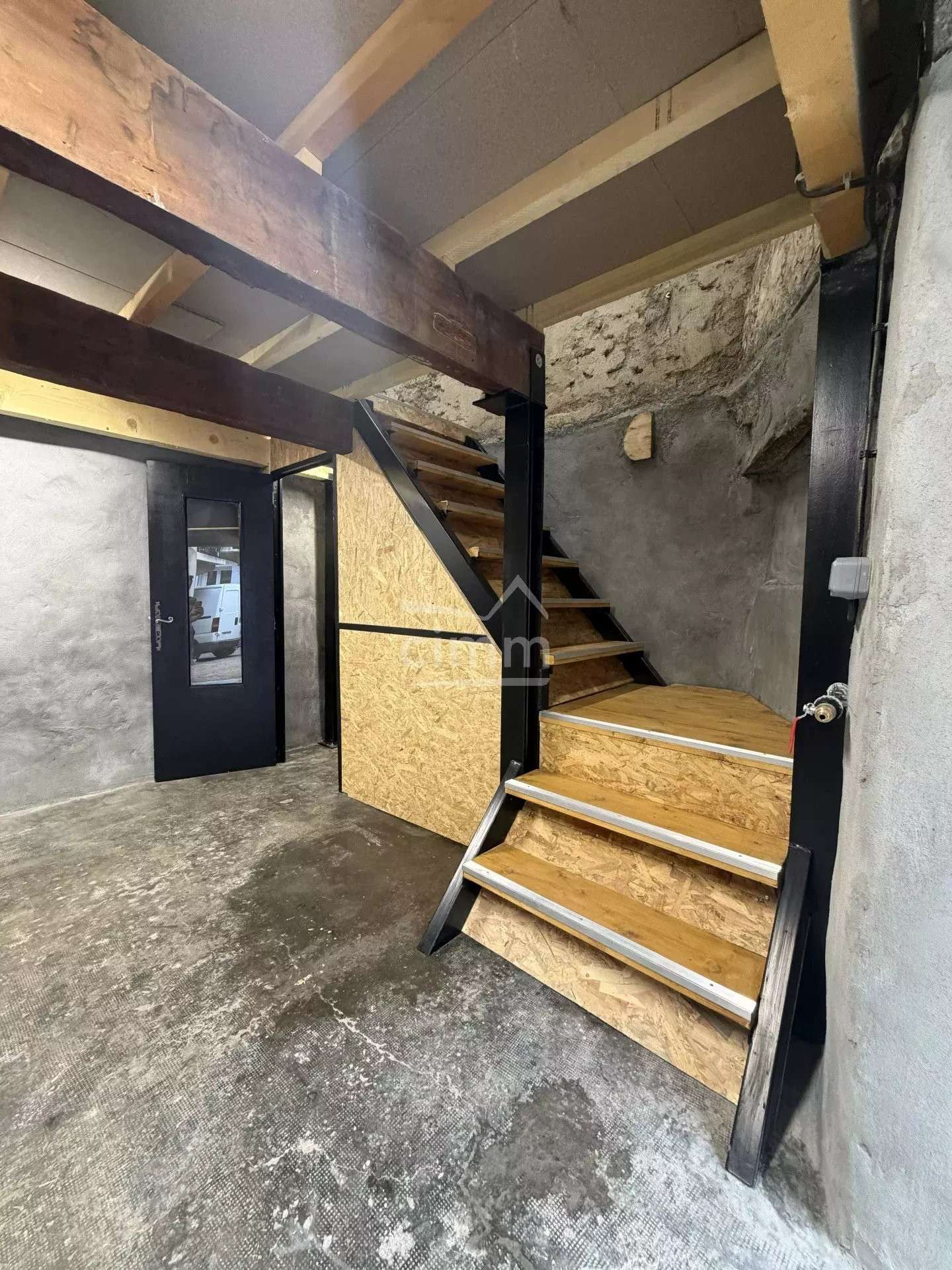 A louer garage avec toilette à Oraison centre