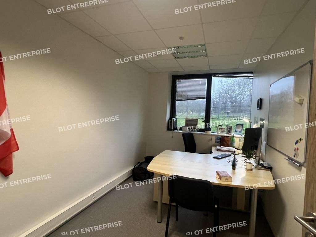 A louer bureaux 3 700m² St-Jacques-de-la-Lande