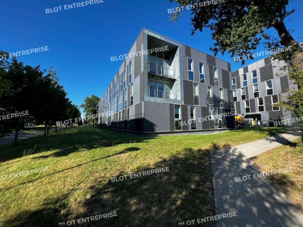 A louer bureaux 278m² parking P2 à Saint Herblain