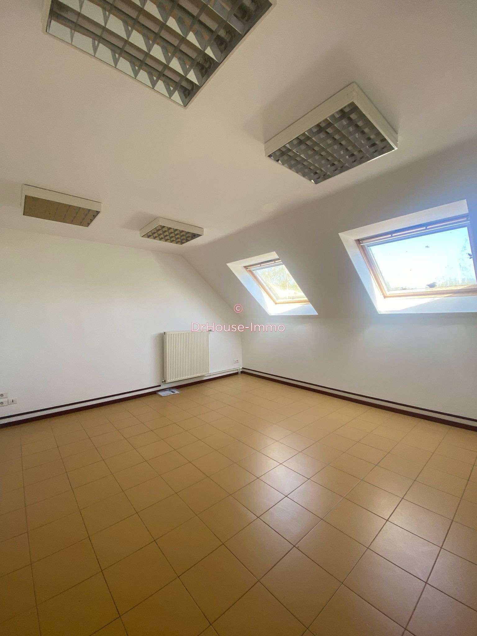 Bureau Lumineux & Climatisé 20m² à Rieulay  