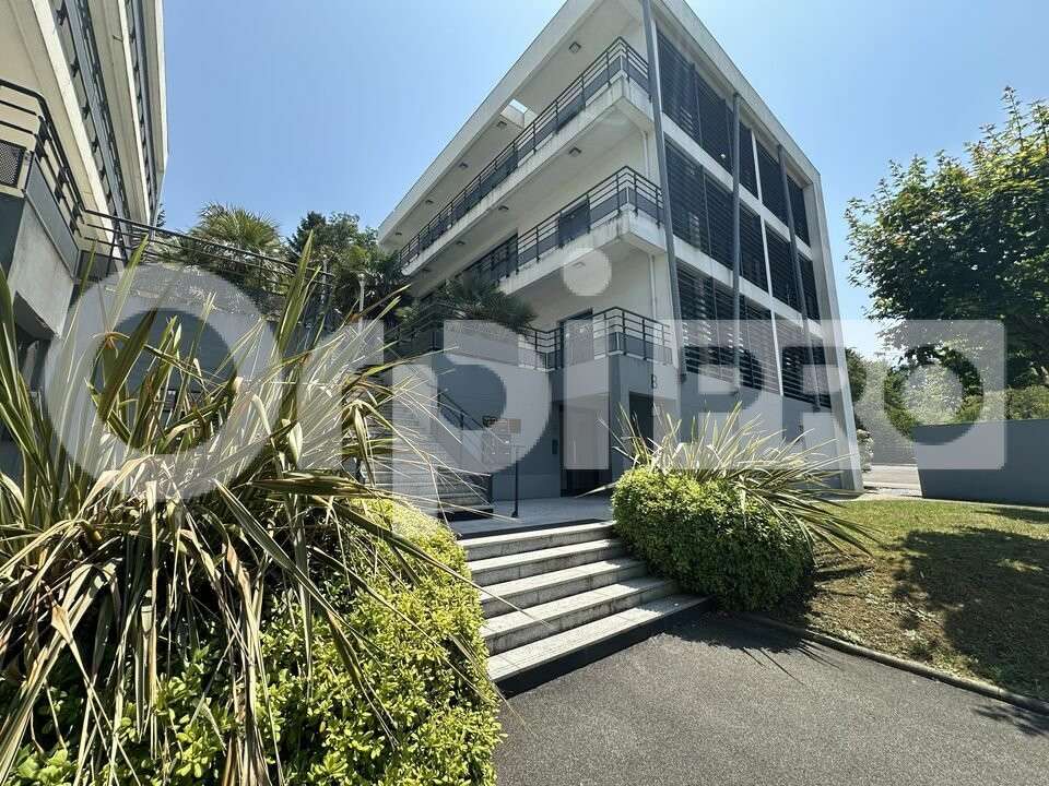 Loue bureaux 175m² à Bayonne Zone de la Marouette