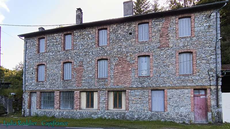 AV immeuble à rénover 243m² La Monnerie-le-Montel