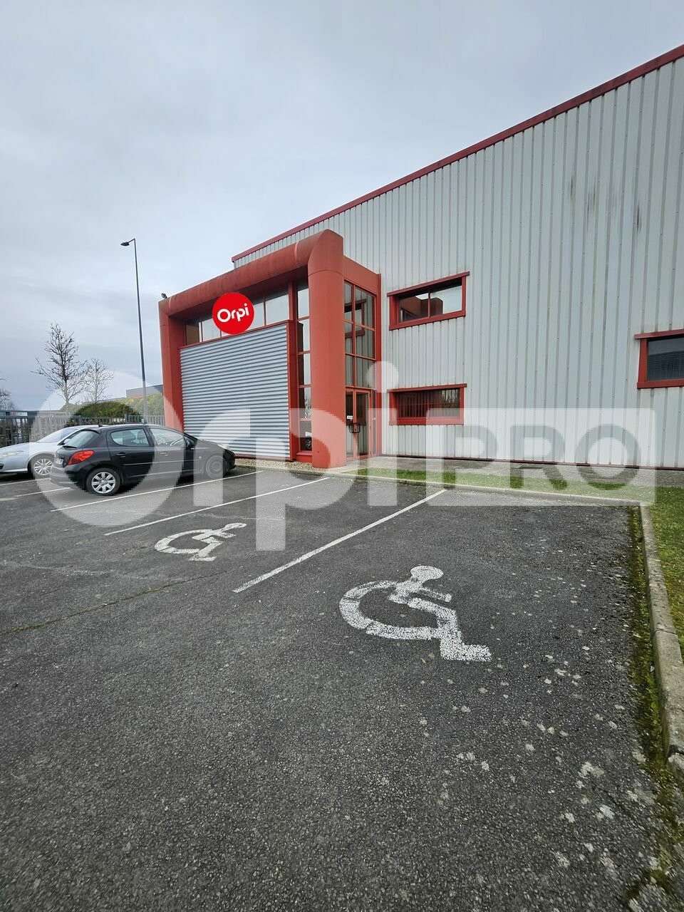 Bureau de 120m² à louer en RDC dans le 51