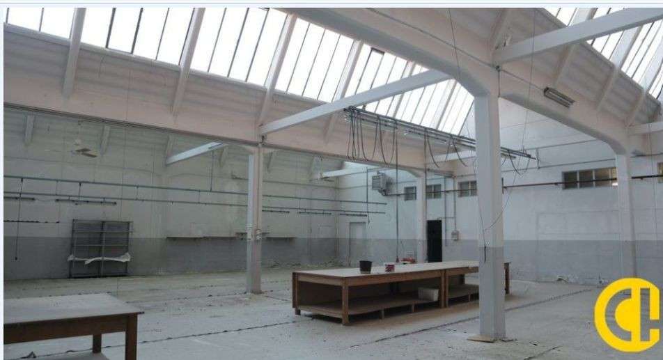Cède local de 3930m² en zone commerciale à Anse