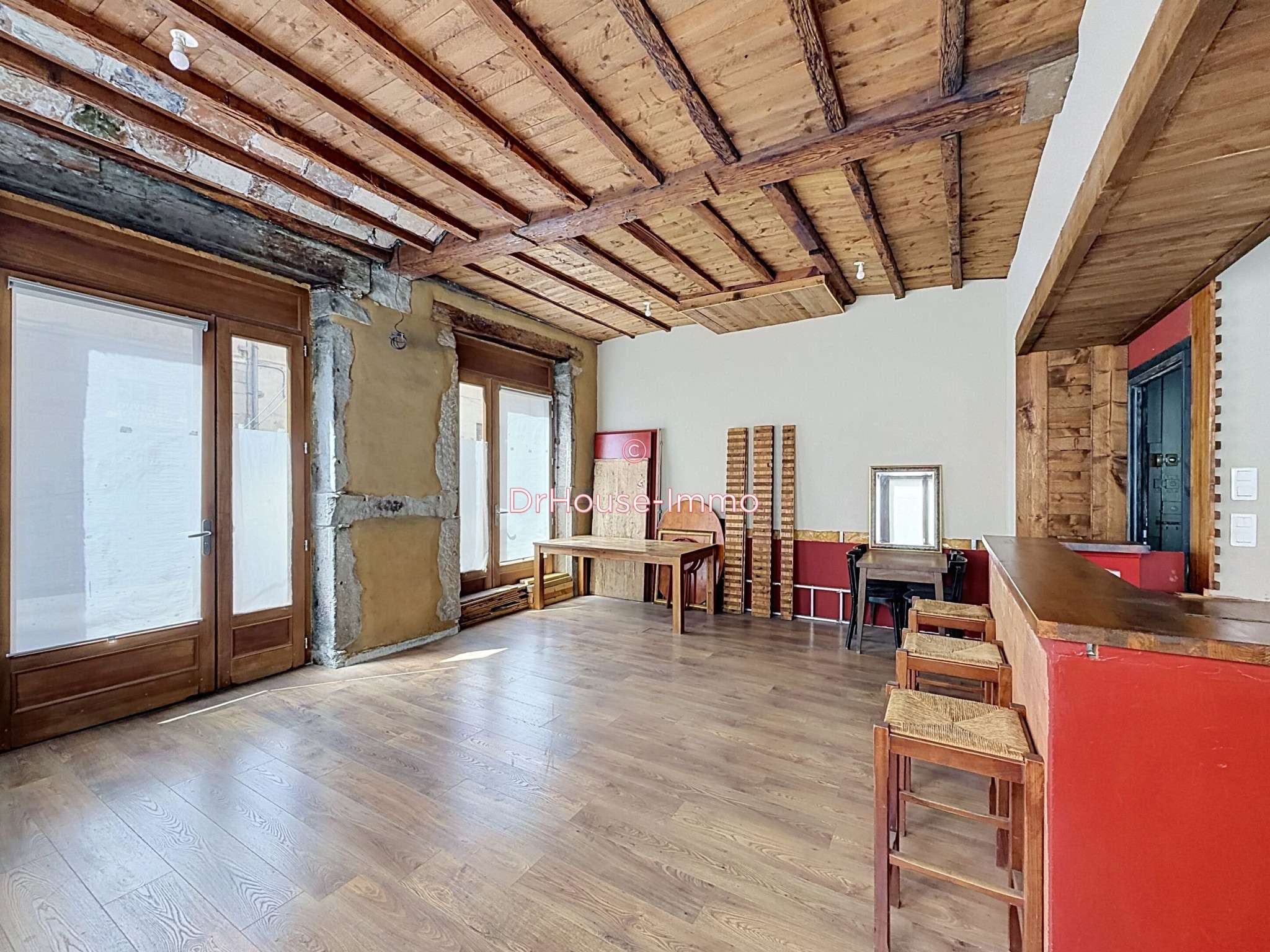 Vente local de caractère 49m² angle à St-Étienne