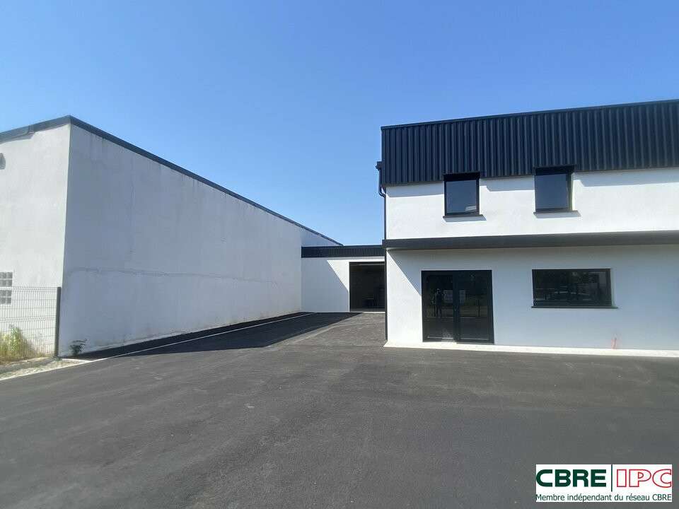 Location local d'activités 145m² ZA de Mamoura