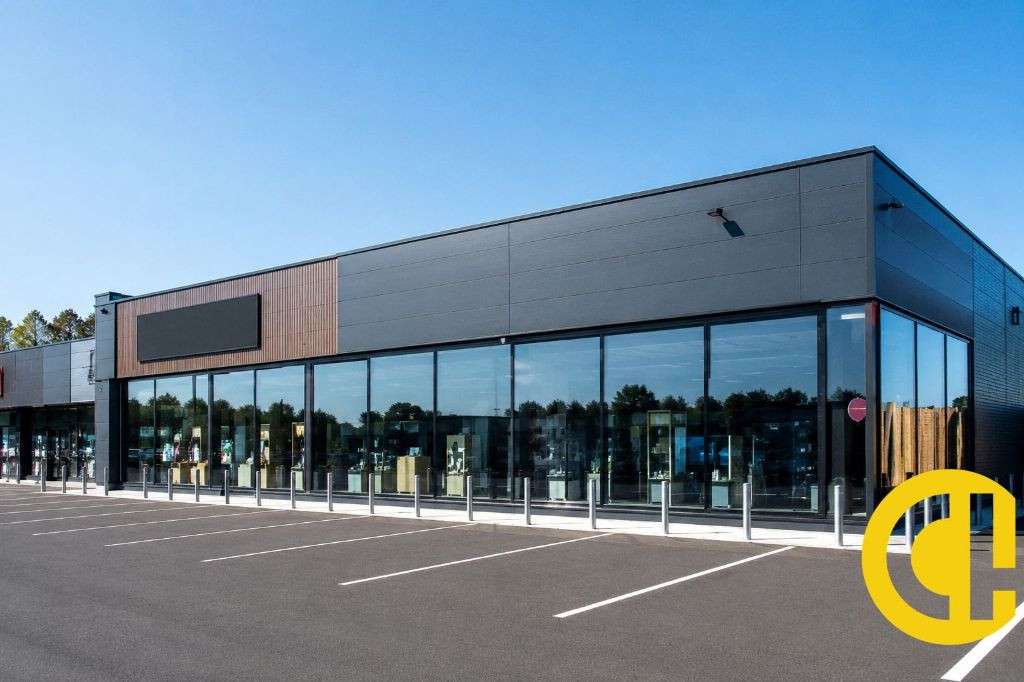 Local d'angle de 900m² à vendre à Pringy