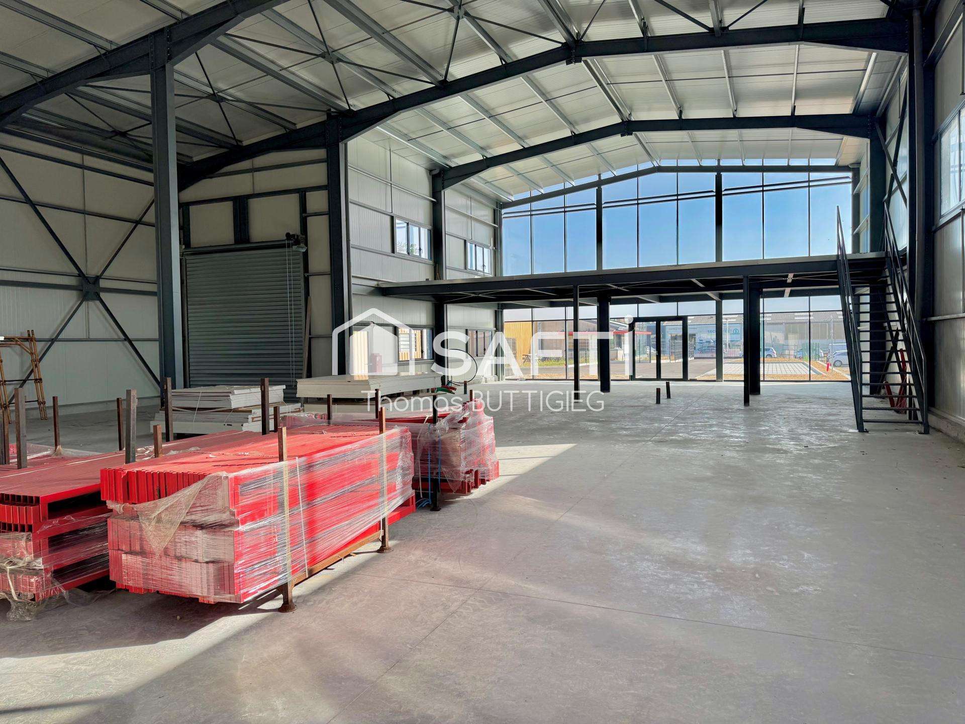 Vente local 800m² en za à Aigrefeuille-sur-Maine