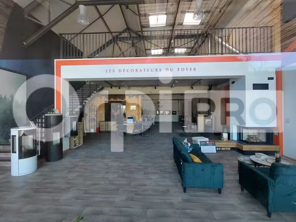 A Louer local commercial 319m² Guérande Villejames