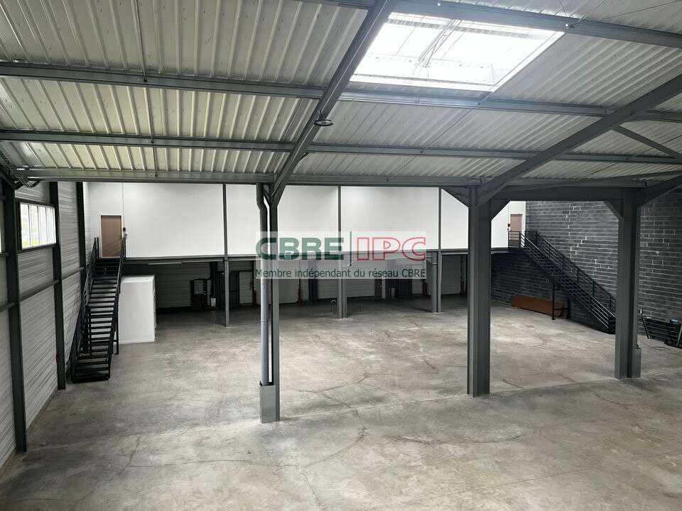 Location cellule activités 1312m² ZA Pau Pyrénées