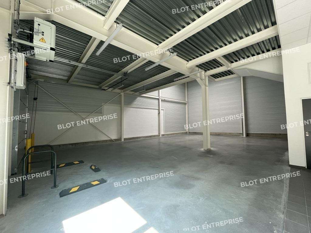 A louer local pro 586m² à Carquefou
