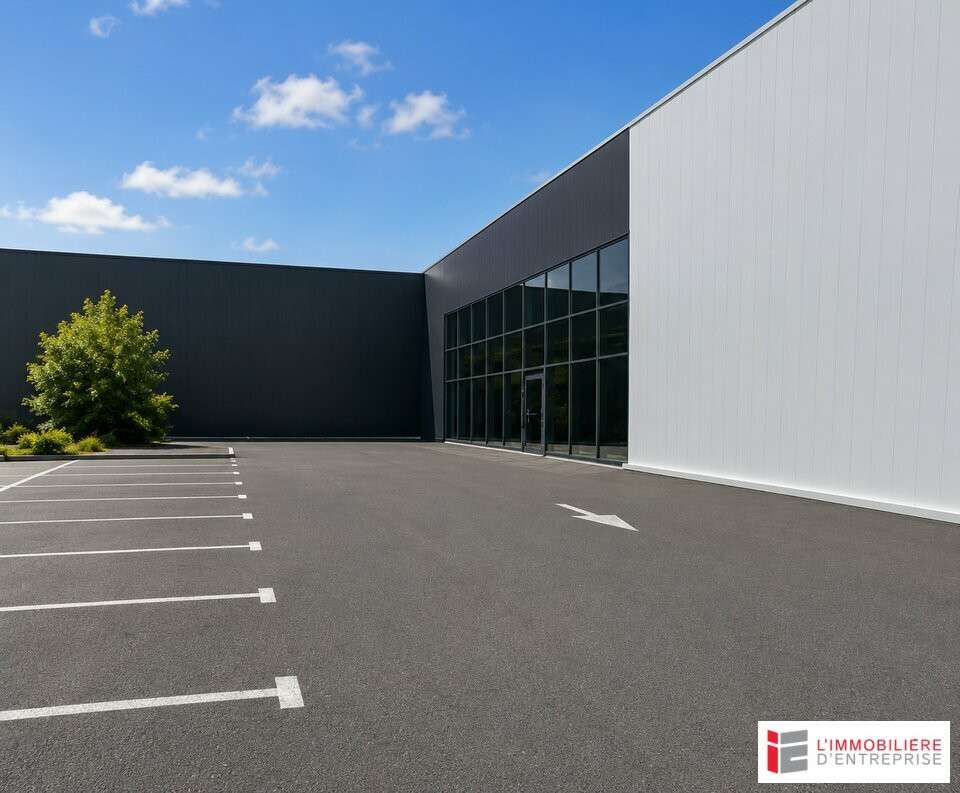 Location local commercial 550m² à Langueux