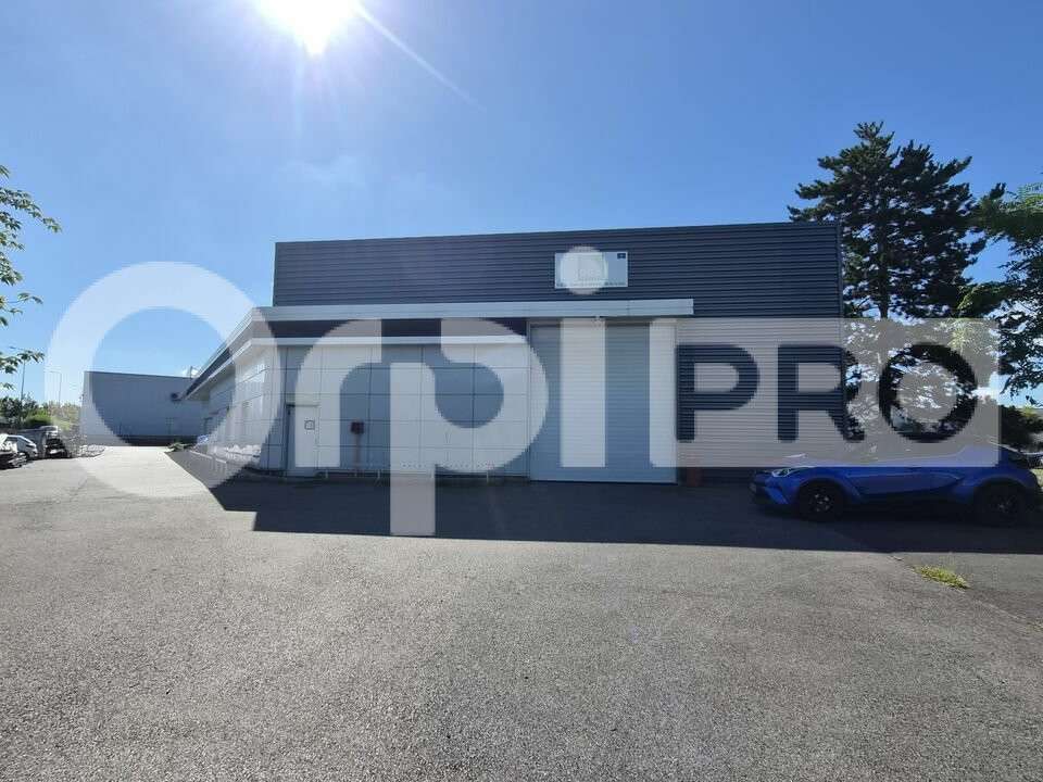 Local d'activité 686m² à louer à Reims