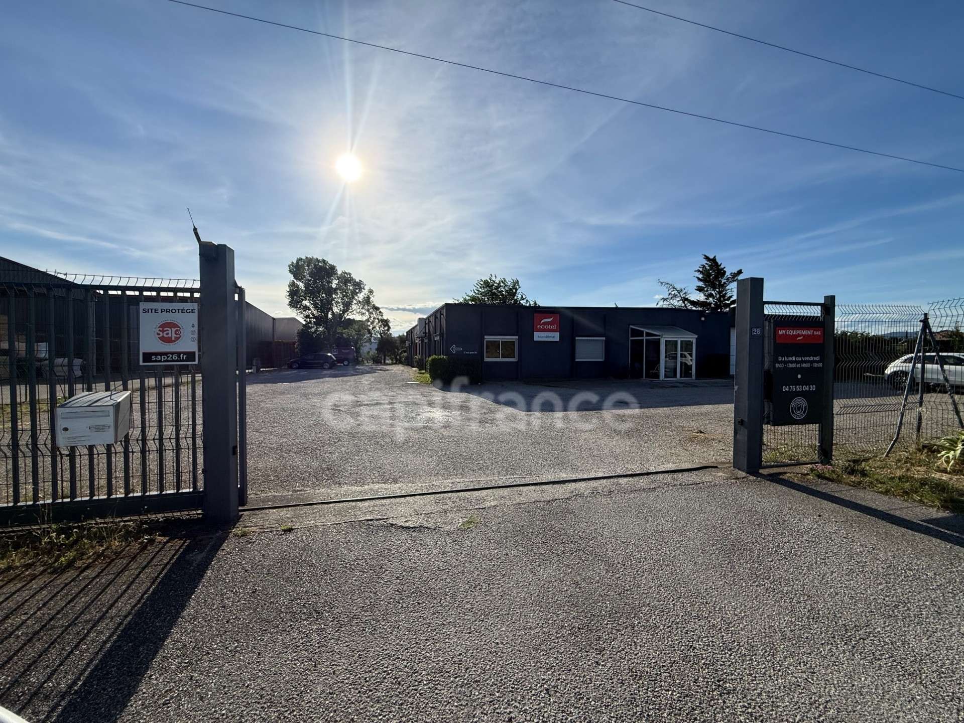 Vente ensemble immo de 696m² en ZA à Montélimar