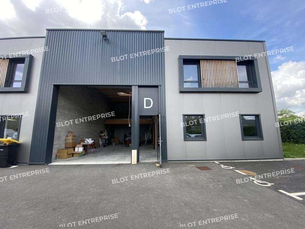 A vendre cellule d'activités 274m² à Saint Gilles