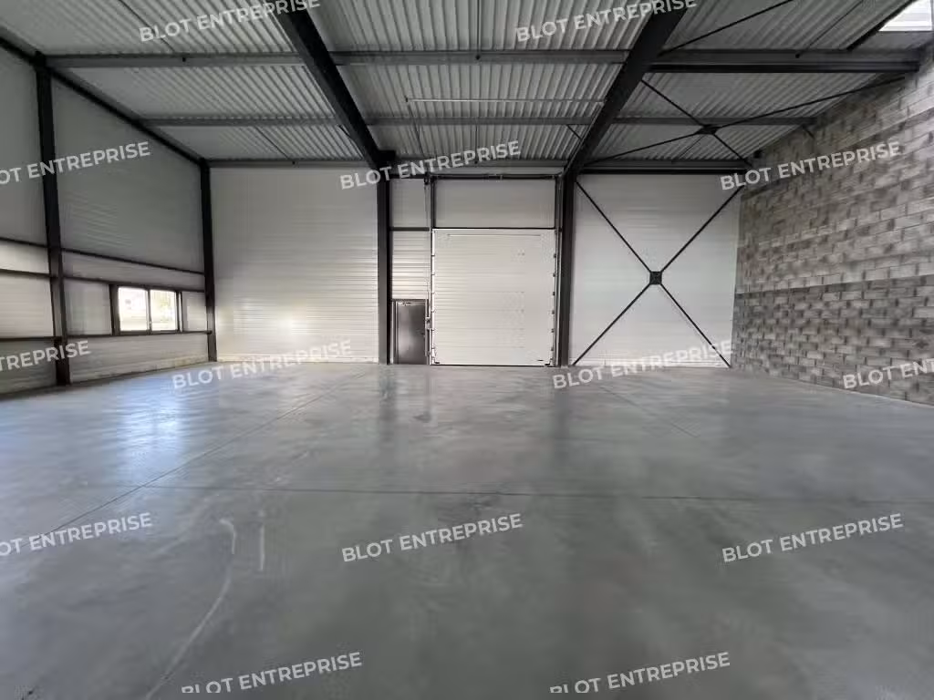 AV cellule activités 1305m² Montauban-de-Bretagne