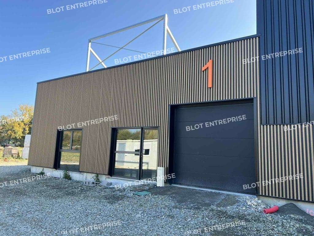 A louer local d'activités brut de 220m² à Goven