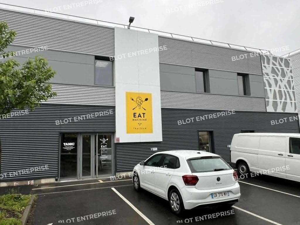 A louer local d'activités de 342m² à Chantepie