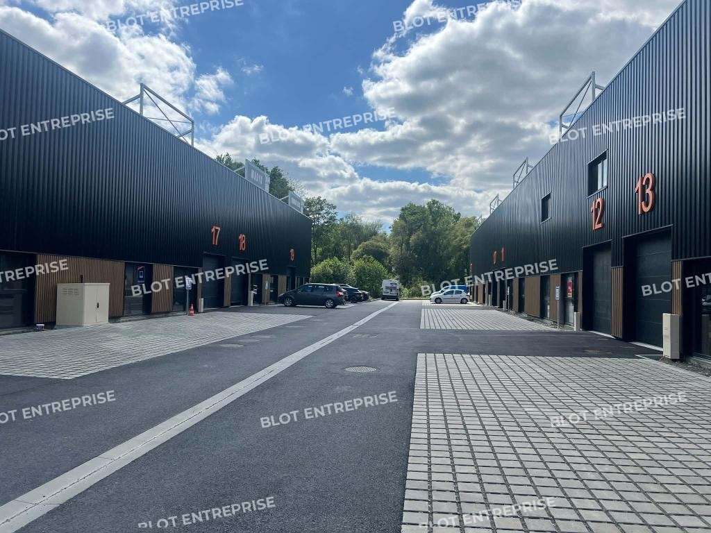 A louer cellule d'activités de 120m² à Goven