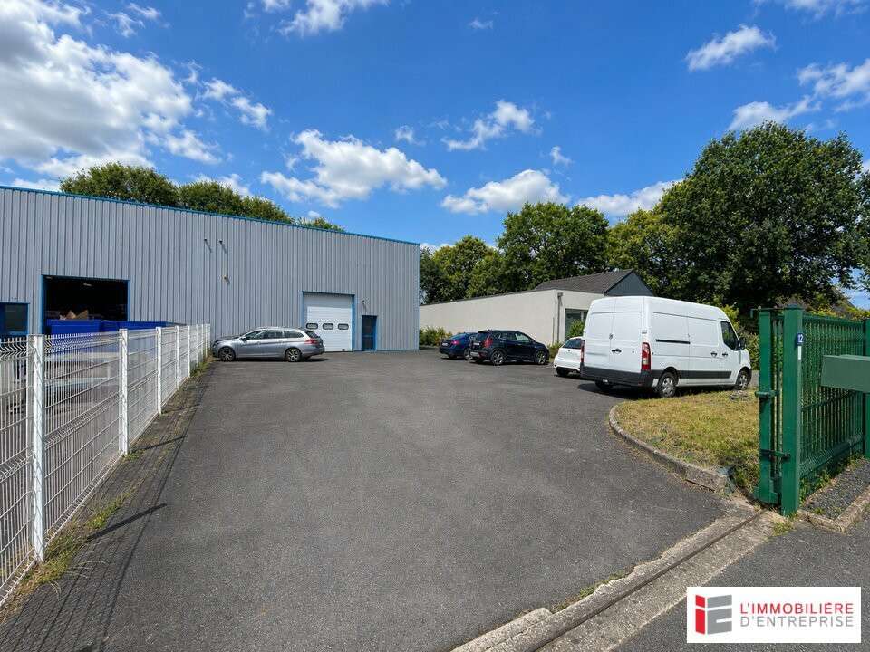 Local d'activité de 460m² à vendre à la Mézière
