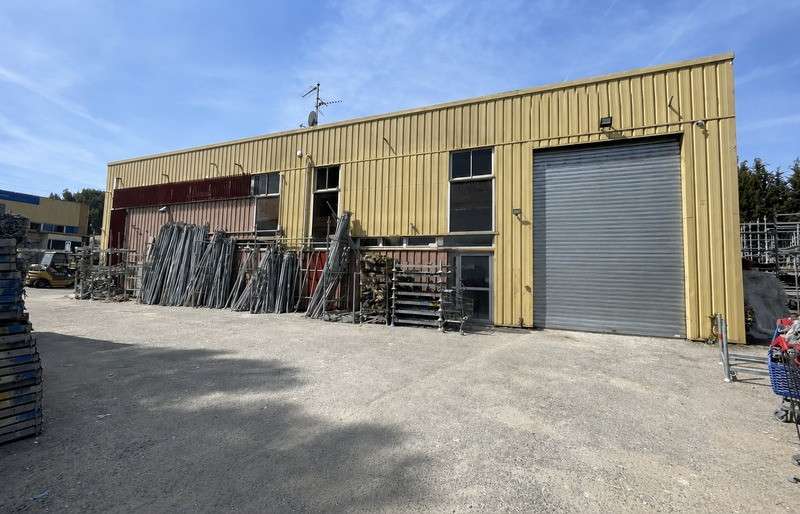 Local industriel 900m² à vendre à Mouans-Sartoux