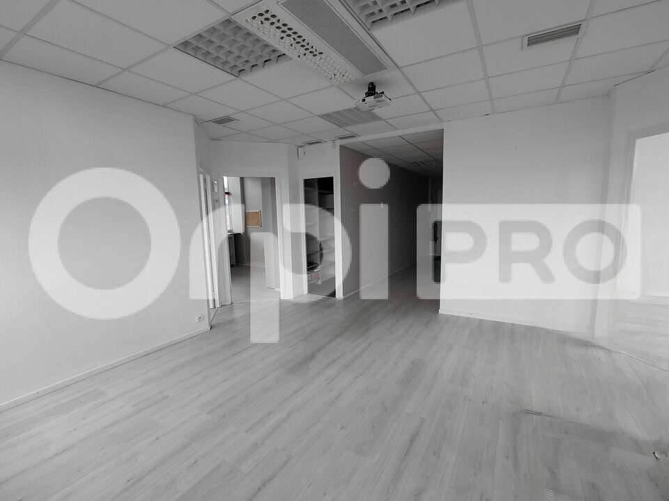 A vendre bureau 83m² R+1 à Guérande Zone Kerbiniou
