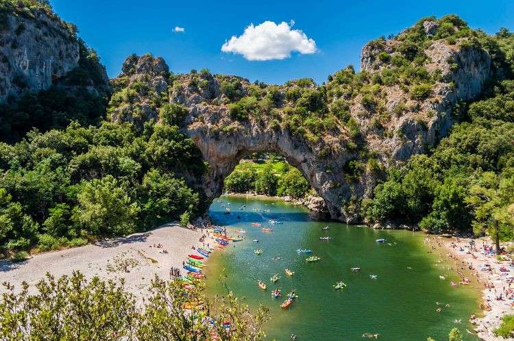 Vente très beau camping familial en Ardèche