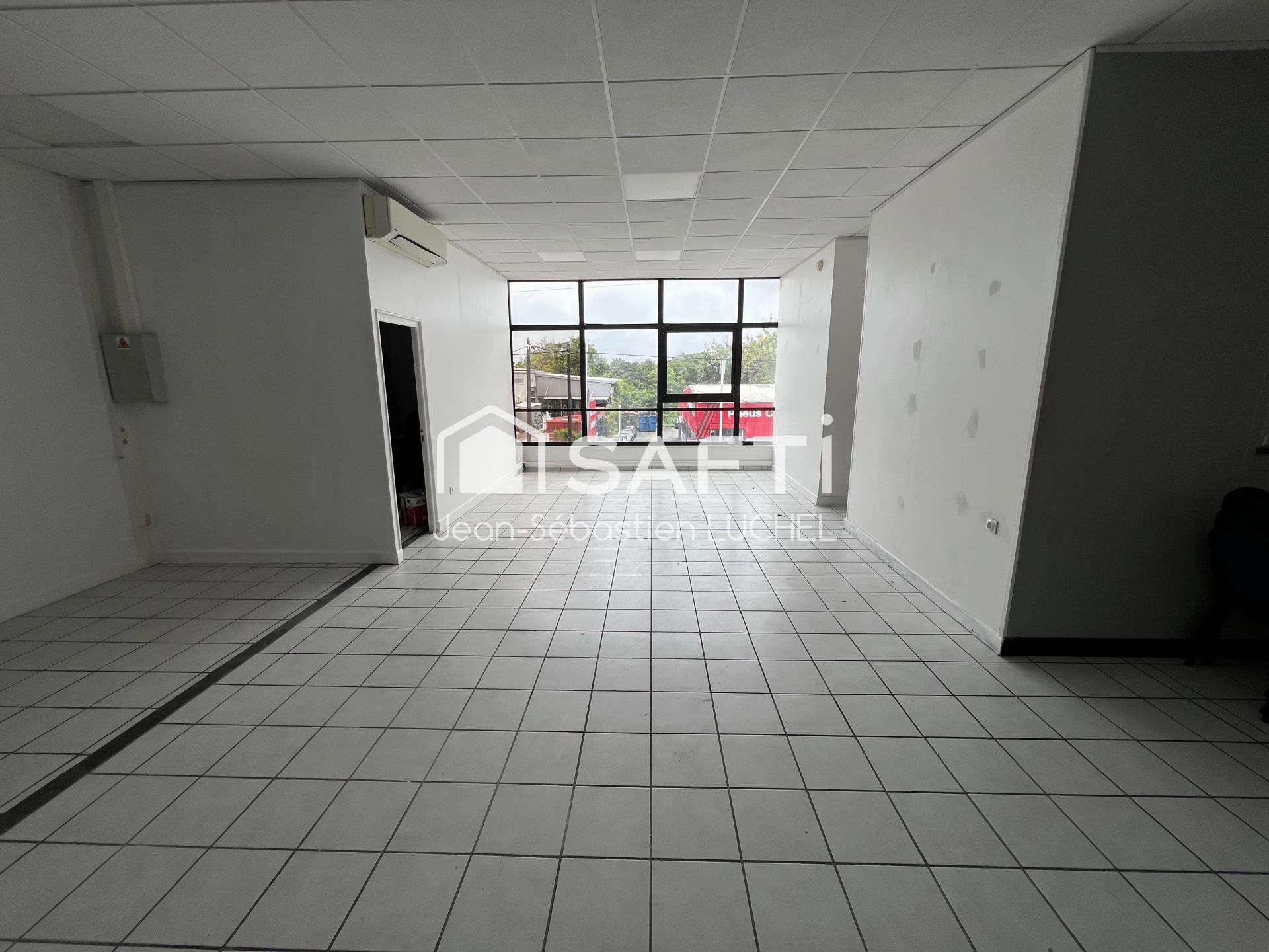 Loue local cial de 88m² au 1er étage au Lamentin