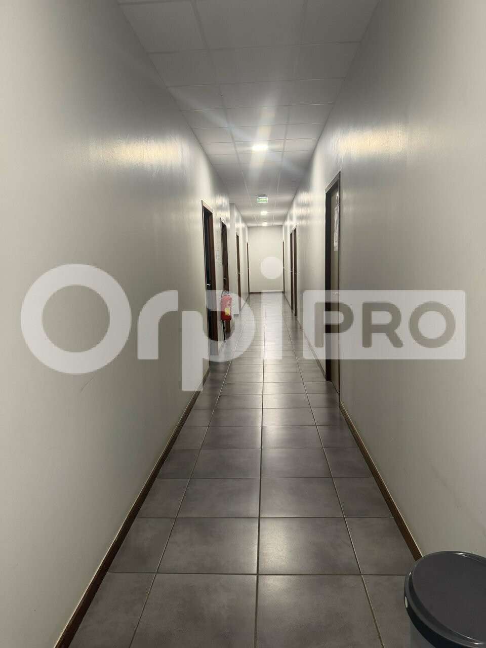 A louer bureaux 281m² en R+1 à Matoury centre