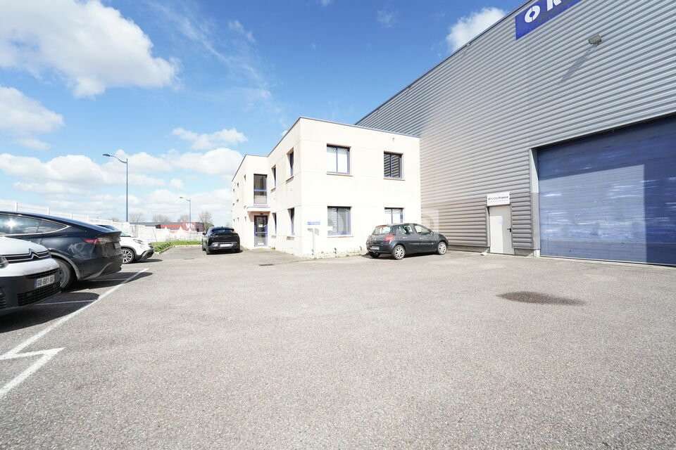 Bureau de 158m² à louer à Colombier Saugnieu