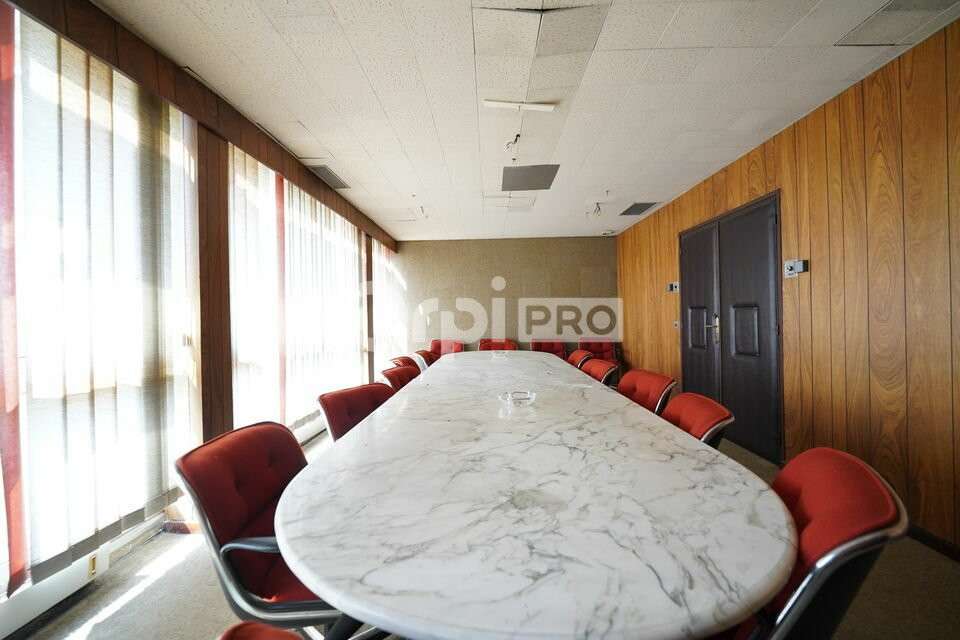 AV immeuble de bureaux 1000m² 4 niveaux à Ternay