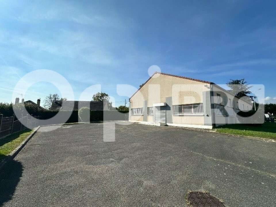 CHAMPLAN - LOCAL COMMERCIAL à louer