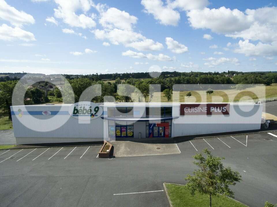 Local commercial de 630m² à louer à Prémilhat