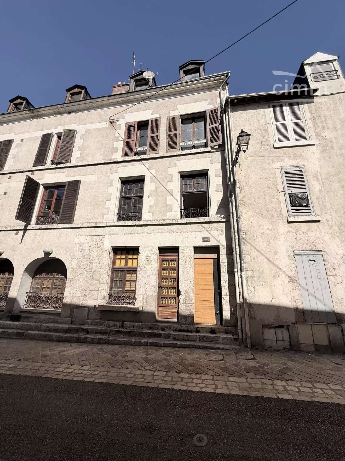 AV immeuble de 150m² à façonner à Blois centre
