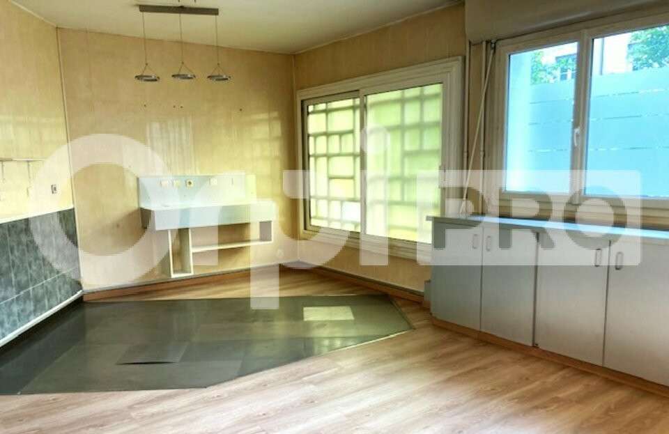 Loue local professionnel 65m² proche gare Orléans