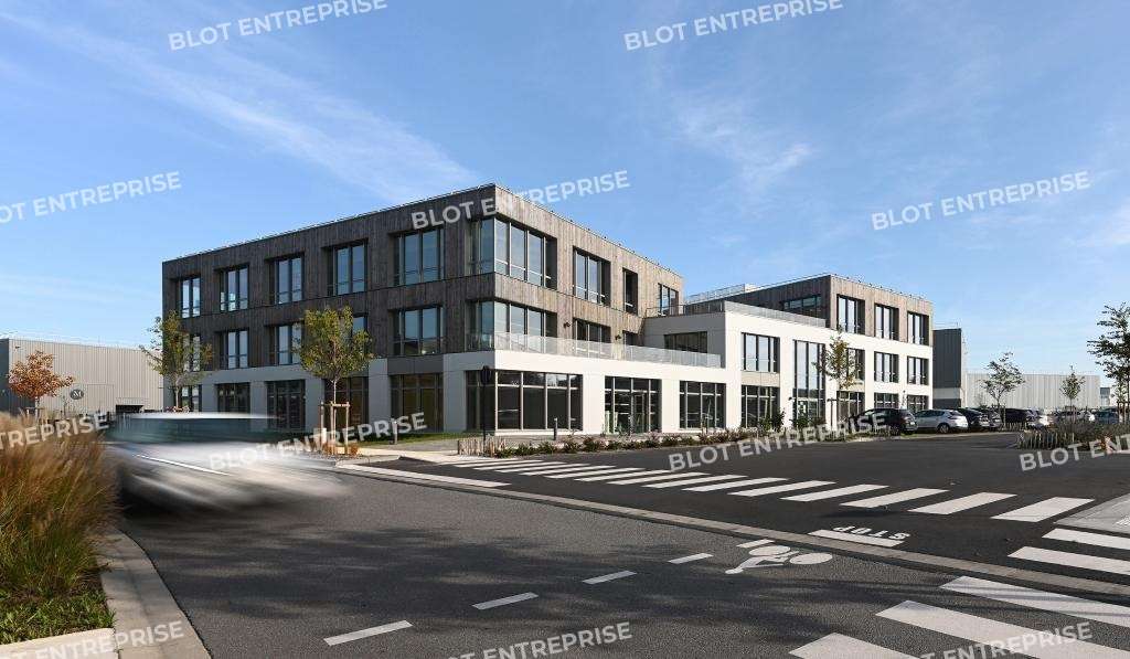 A LOUER / A VENDRE : BUREAUX neufs 143 m² PACÉ