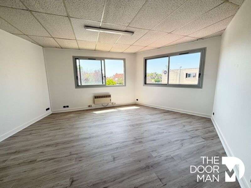A louer bureaux 87m² accès RN10 à Coignières